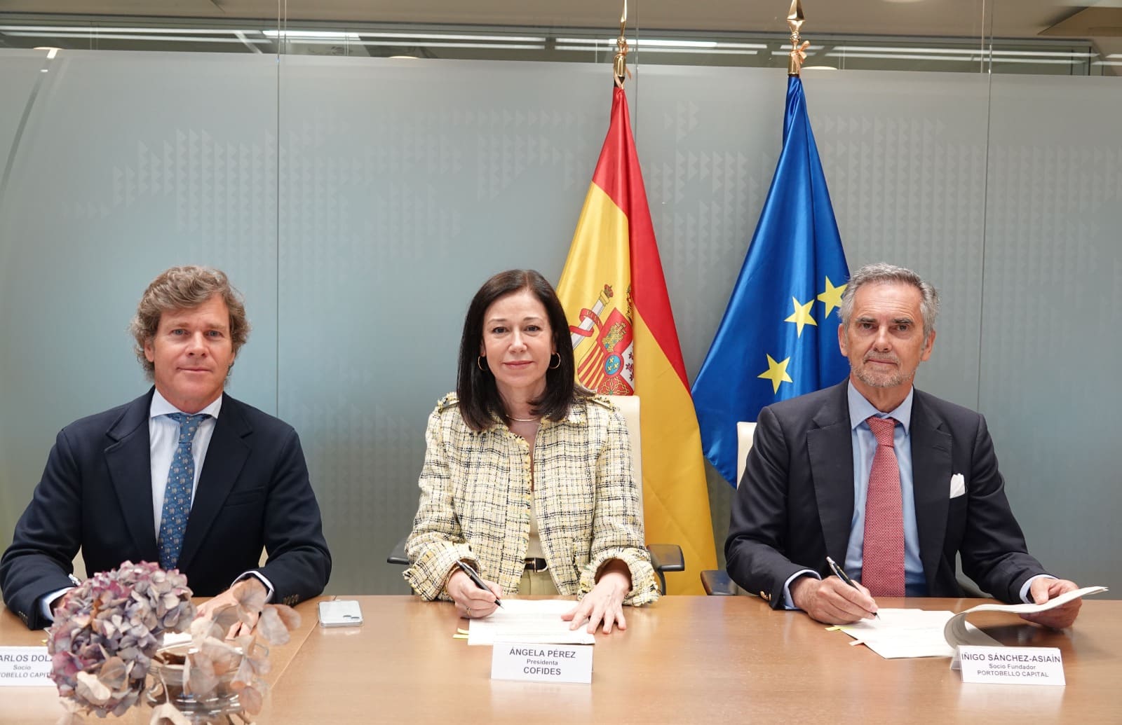 https://portaledicion.redinterna.age/MediaNoticia/mineco/prensa/imagenes/2026/05/20260520-Foto-firma-fondo-COFIDES-QIA.jpeg